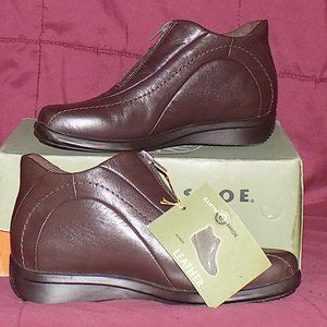 New Vintage 1990s Earth Shoe Acadia leather boots US6